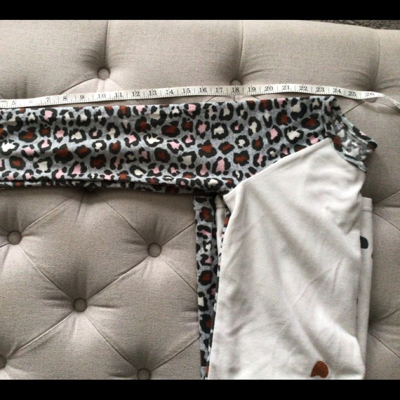 Girls pajamas- two pair - Picture 7 of 8